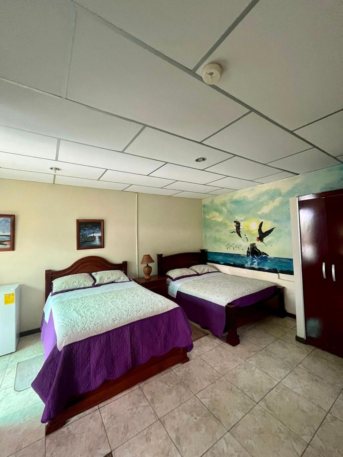 Nelyza'S Suites & Adventure Puerto Ayora  Exteriér fotografie