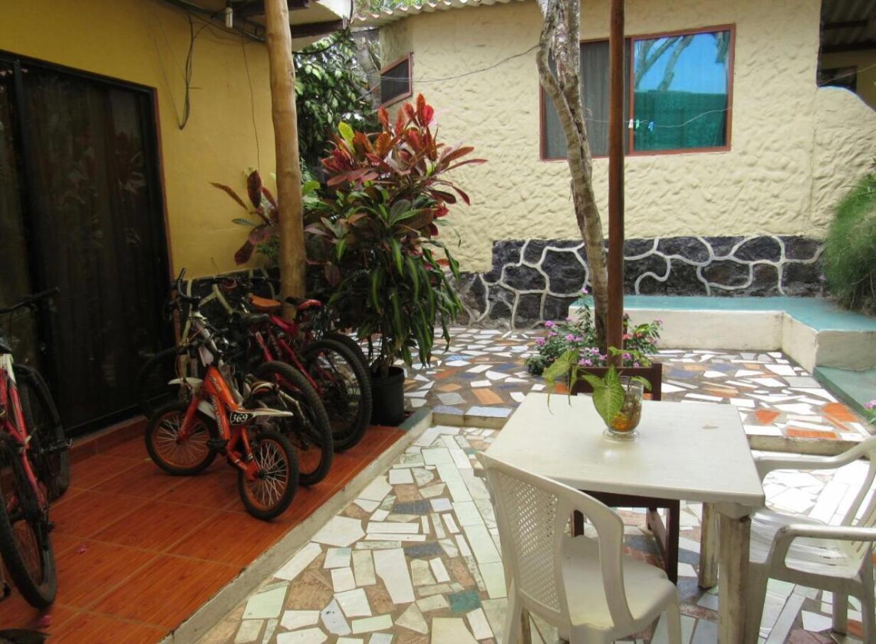 Nelyza'S Suites & Adventure Puerto Ayora  Exteriér fotografie